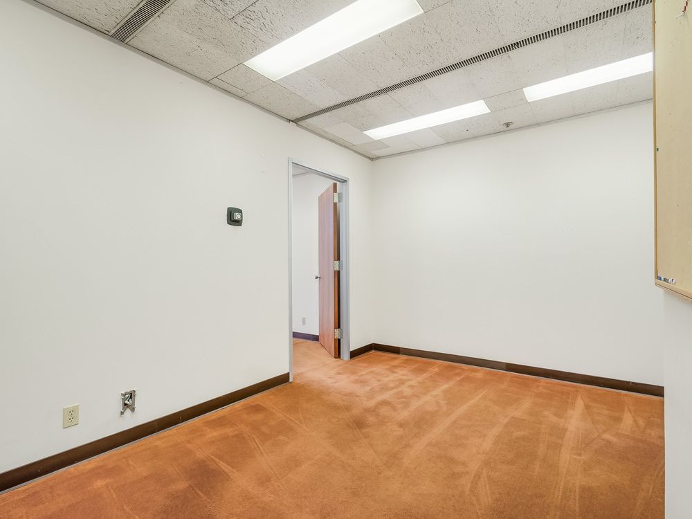 Office Space Available in Excellent Condition & Move-In Ready : 1221 Van Ness Ave, Fresno, CA 93721